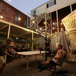  Hostel Britannia On William